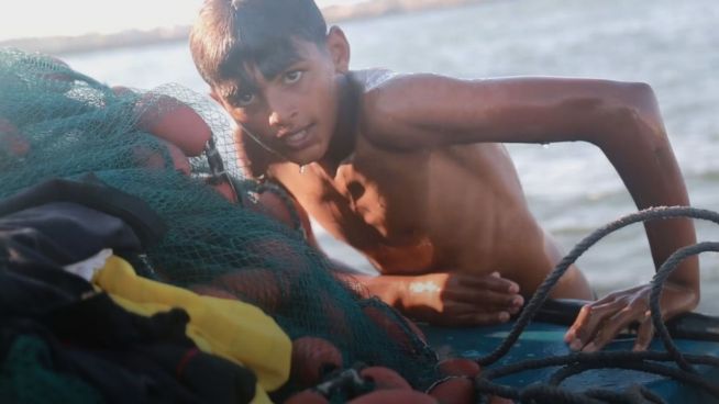 Fischerjunge: 12jähriger sorgt für seine Familie